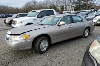 1LNHM81WXYY932725 | 2000 Lincoln town car executive