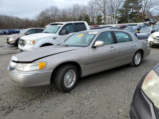 1LNHM81WXYY932725 | 2000 Lincoln town car executive