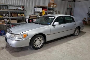 1LNHM82W0XY617607 | 1999 Lincoln town car signature