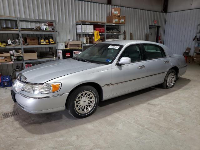 1LNHM82W0XY617607 | 1999 Lincoln town car signature