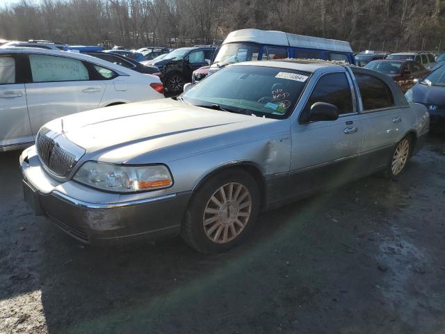 1LNHM82W33Y681442 | 2003 Lincoln town car signature