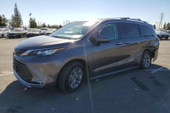 5TDYRKEC5MS071642 | 2021 Toyota sienna xle