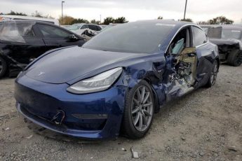 5YJ3E1EB2JF112560 | 2018 Tesla model 3