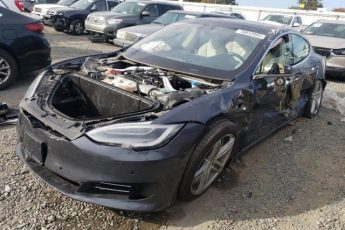 5YJSA1E22JF285311 | 2018 Tesla model s