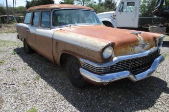 8461268 | 1957 Studebaker wagon