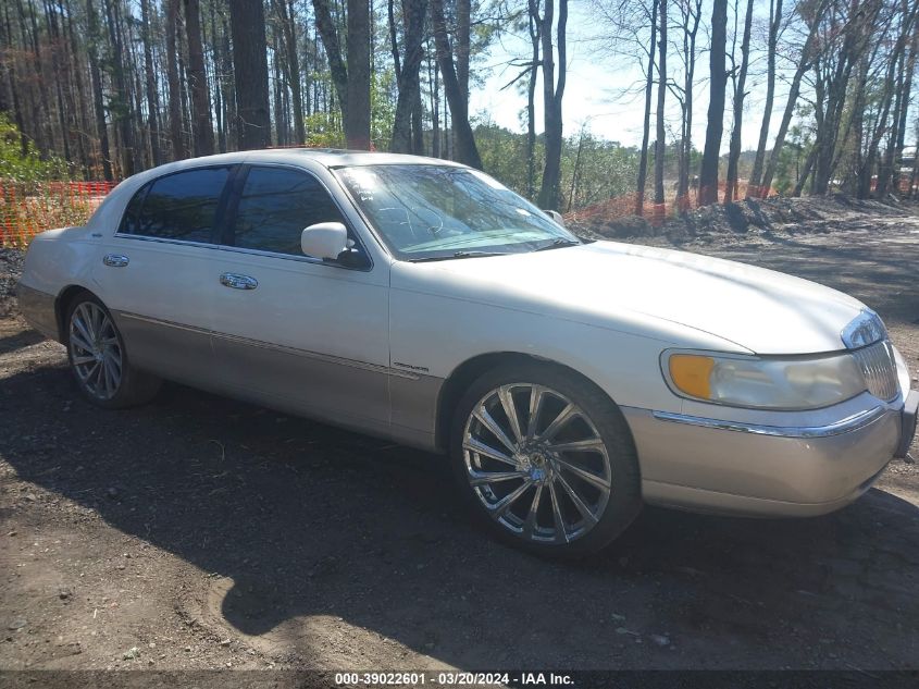 1LNHM82W81Y613005 | 2001 LINCOLN TOWN CAR