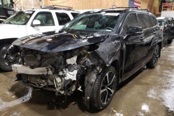 5TDJZRBH0MS152106 | 2021 TOYOTA HIGHLANDER