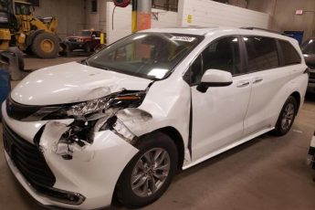 5TDYRKEC7NS076875 | 2022 TOYOTA SIENNA XLE