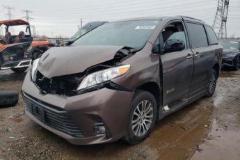 5TDYZ3DC4JS921571 | 2018 TOYOTA SIENNA XLE