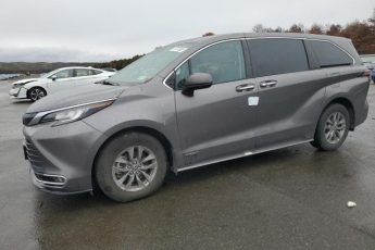 5TDYRKEC0MS043652 | 2021 TOYOTA SIENNA XLE