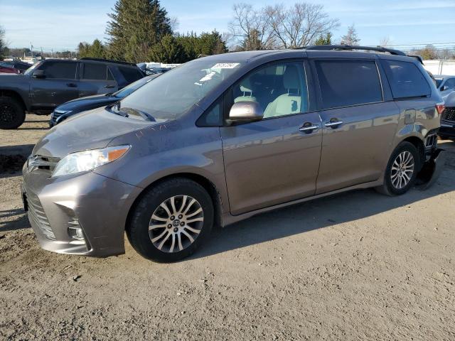 5TDYZ3DC4JS916872 | 2018 TOYOTA SIENNA XLE